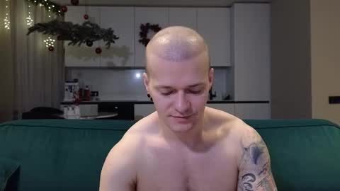 Snapshot of pashka_x chatting on 12.15.25 Pashka online show from 12.15.25