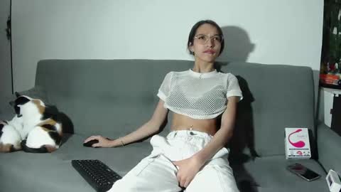 Snapshot of passionate_sexcum chatting on 10.28.25 Katalleya and Steban online show from 10.28.25