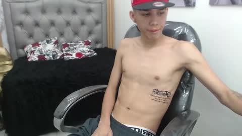 Snapshot of paul_ponce chatting on 11.06.25 PAUL online show from 11.06.25