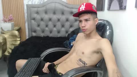 Snapshot of paul_ponce chatting on 11.08.25 PAUL online show from 11.08.25