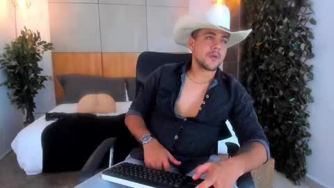 Snapshot of paul_rivera chatting on 11.12.25 Paul Rivera online show from 11.12.25