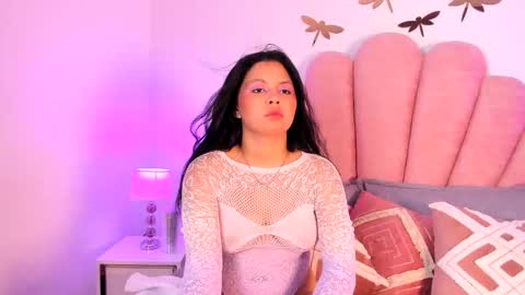 Snapshot of paula__evans chatting on 12.14.25 Paula online show from 12.14.25