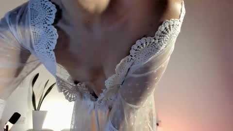 Paula perez - online show from 10.04.25