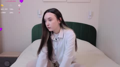 Snapshot of paulaharris chatting on 11.17.25 Alice online show from 11.17.25