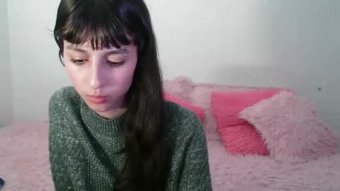 Snapshot of paulainblue chatting on 02.11.25 online show from 02.11.25