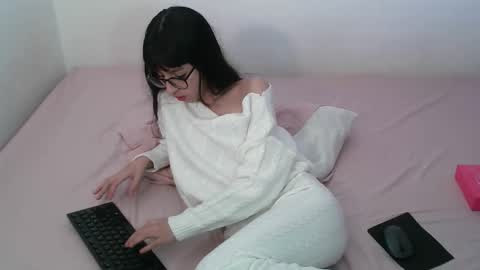 Snapshot of paulainblue chatting on 10.26.25 online show from 10.26.25