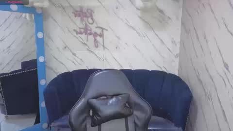 Live 800am 200pm COLOMBIAN HOUR online show from 09.20.25