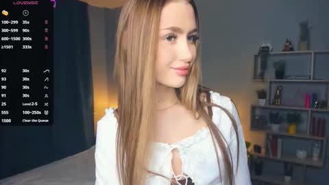 Snapshot of paulettelafevre chatting on 01.05.26 Eva online show from 01.05.26