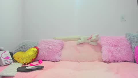 Snapshot of paulinaabeauty chatting on 01.19.25 call me ur bbygurl online show from 01.19.25