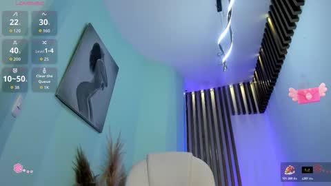 Snapshot of paulinabelle chatting on 10.28.25 Paulina Belle online show from 10.28.25