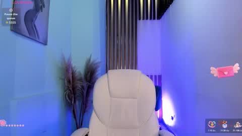 Snapshot of paulinabelle chatting on 12.22.25 Paulina Belle online show from 12.22.25