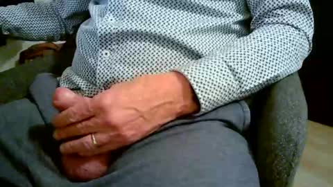 Snapshot of paultje7171 chatting on 12.21.25 Paul online show from 12.21.25