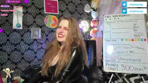 ArtsyHeartsyy online show from 12.24.24