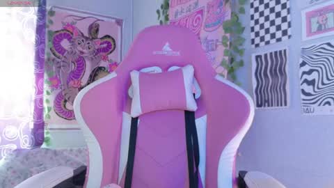 Snapshot of peach69love chatting on 05.29.26 P E A C H online show from 05.29.26
