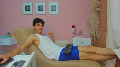 peach tyron online show from 12.19.24