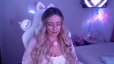 peacherry_ online show from 02.08.25