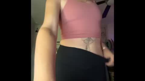 Snapshot of peachesncreampiezz chatting on 06.19.26 peachesncreampiezz online show from 06.19.26