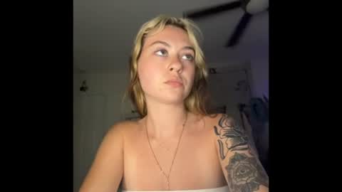 Snapshot of peachesncreampiezz chatting on 06.22.26 peachesncreampiezz online show from 06.22.26