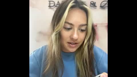 Snapshot of peachesncreampiezz chatting on 07.17.26 peachesncreampiezz online show from 07.17.26