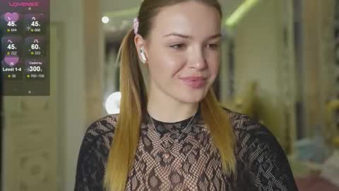 Snapshot of peachylina chatting on 12.23.25 Angelina online show from 12.23.25