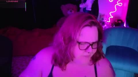 Peachy Nessa online show from 03.23.26