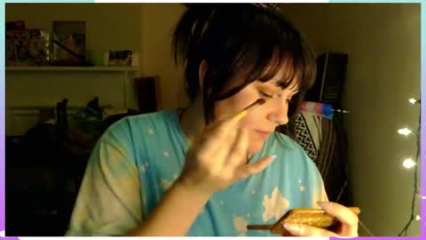 Snapshot of peakobunny chatting on 11.11.25 peakobunny online show from 11.11.25