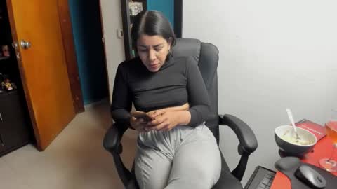 Snapshot of peanut_tangerine chatting on 01.10.26 Tangerine Penaut online show from 01.10.26