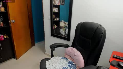 Snapshot of peanut_tangerine chatting on 01.17.26 Tangerine Penaut online show from 01.17.26