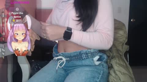 Snapshot of pearl_3 chatting on 12.03.24 Pearl online show from 12.03.24