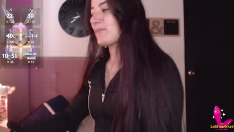 Snapshot of pearl_3 chatting on 12.13.24 Pearl online show from 12.13.24