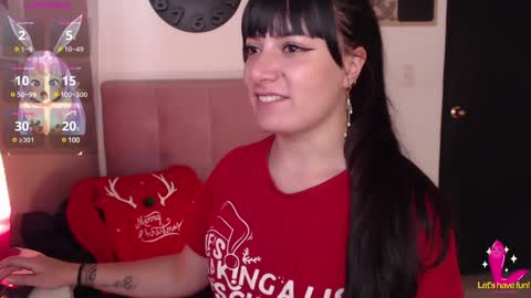 Snapshot of pearl_3 chatting on 12.24.24 Pearl online show from 12.24.24