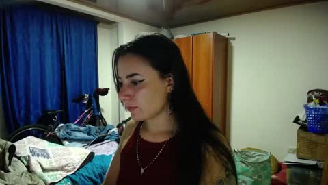 Snapshot of pearl_3 chatting on 12.27.24 Pearl online show from 12.27.24