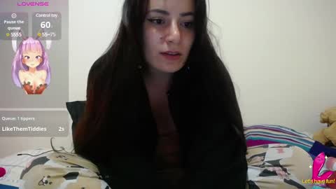 Snapshot of pearl_3 chatting on 01.25.25 Pearl online show from 01.25.25