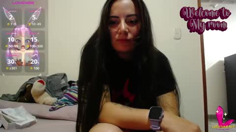 Snapshot of pearl_3 chatting on 02.22.25 Pearl online show from 02.22.25