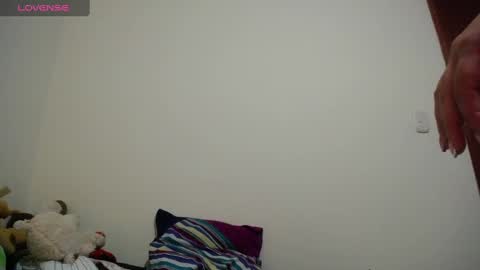 Snapshot of pearl_3 chatting on 02.25.25 Pearl online show from 02.25.25