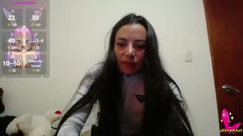 Snapshot of pearl_3 chatting on 02.26.25 Pearl online show from 02.26.25