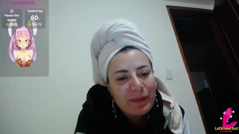 Snapshot of pearl_3 chatting on 03.01.25 Pearl online show from 03.01.25