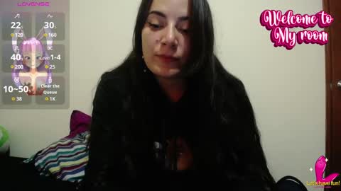 Snapshot of pearl_3 chatting on 03.05.25 Pearl online show from 03.05.25