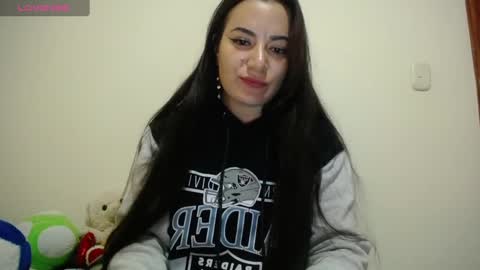 Snapshot of pearl_3 chatting on 03.10.25 Pearl online show from 03.10.25