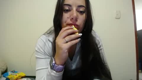 Snapshot of pearl_3 chatting on 03.12.25 Pearl online show from 03.12.25