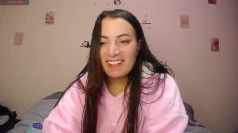 Snapshot of pearl_3 chatting on 10.10.25 Pearl online show from 10.10.25