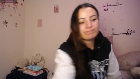 Snapshot of pearl_3 chatting on 11.20.25 Pearl online show from 11.20.25