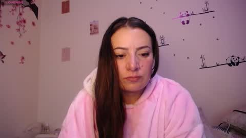 Snapshot of pearl_3 chatting on 11.27.25 Pearl online show from 11.27.25