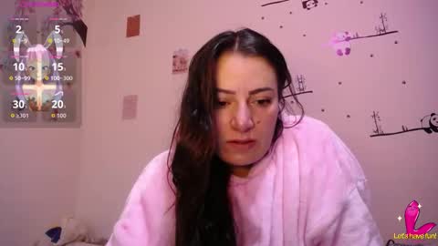 Snapshot of pearl_3 chatting on 11.30.25 Pearl online show from 11.30.25