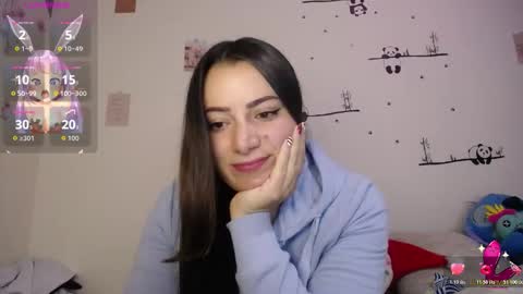 Snapshot of pearl_3 chatting on 12.04.25 Pearl online show from 12.04.25