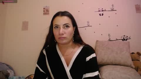 Snapshot of pearl_3 chatting on 12.15.25 Pearl online show from 12.15.25