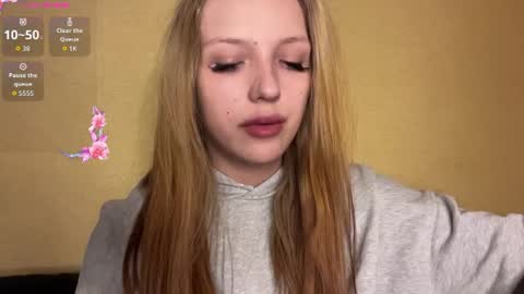 Snapshot of pearlinesilfies chatting on 06.29.26 Zlata online show from 06.29.26