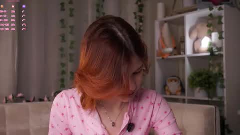 Snapshot of pebee chatting on 12.20.25 Lily online show from 12.20.25