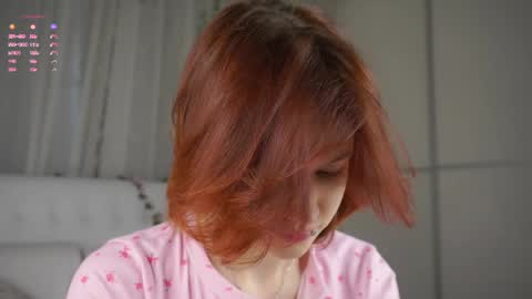 Snapshot of pebee chatting on 03.30.26 Lily online show from 03.30.26
