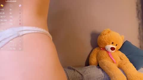 Snapshot of peek_in_my_window chatting on 02.25.25 tony online show from 02.25.25